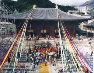 1997年8月14日舉行大雄殿金頂圓滿典禮